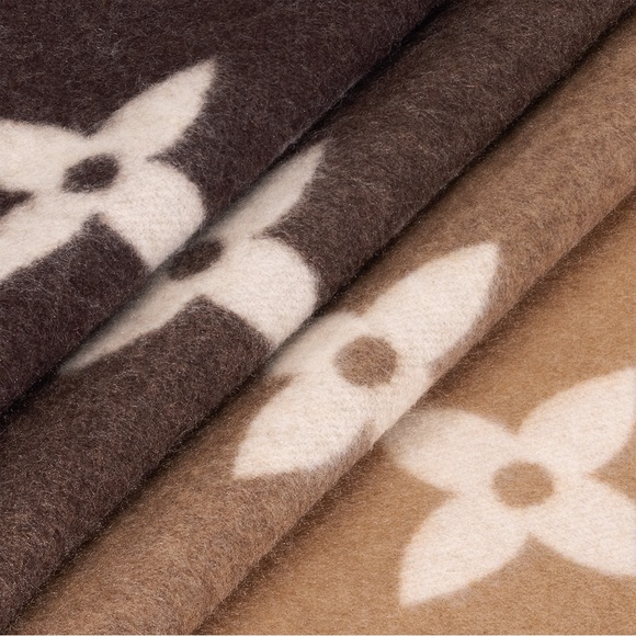 Louis Vuitton Reykjavik Gradient Scarf Beige - Picture 5 of 7